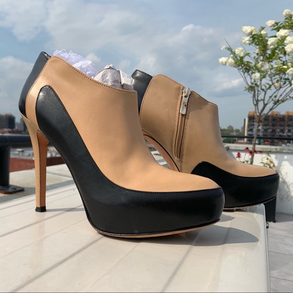 Guess Genuine Leather Heels Cutout Booties - Picture 5 of 16